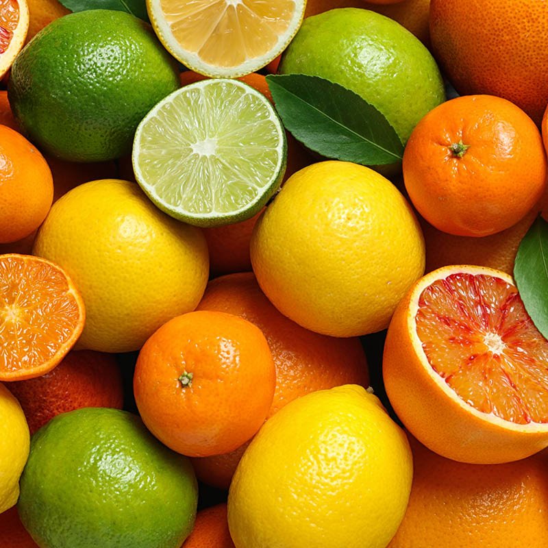 viele Zitronen, Orangen und Limetten